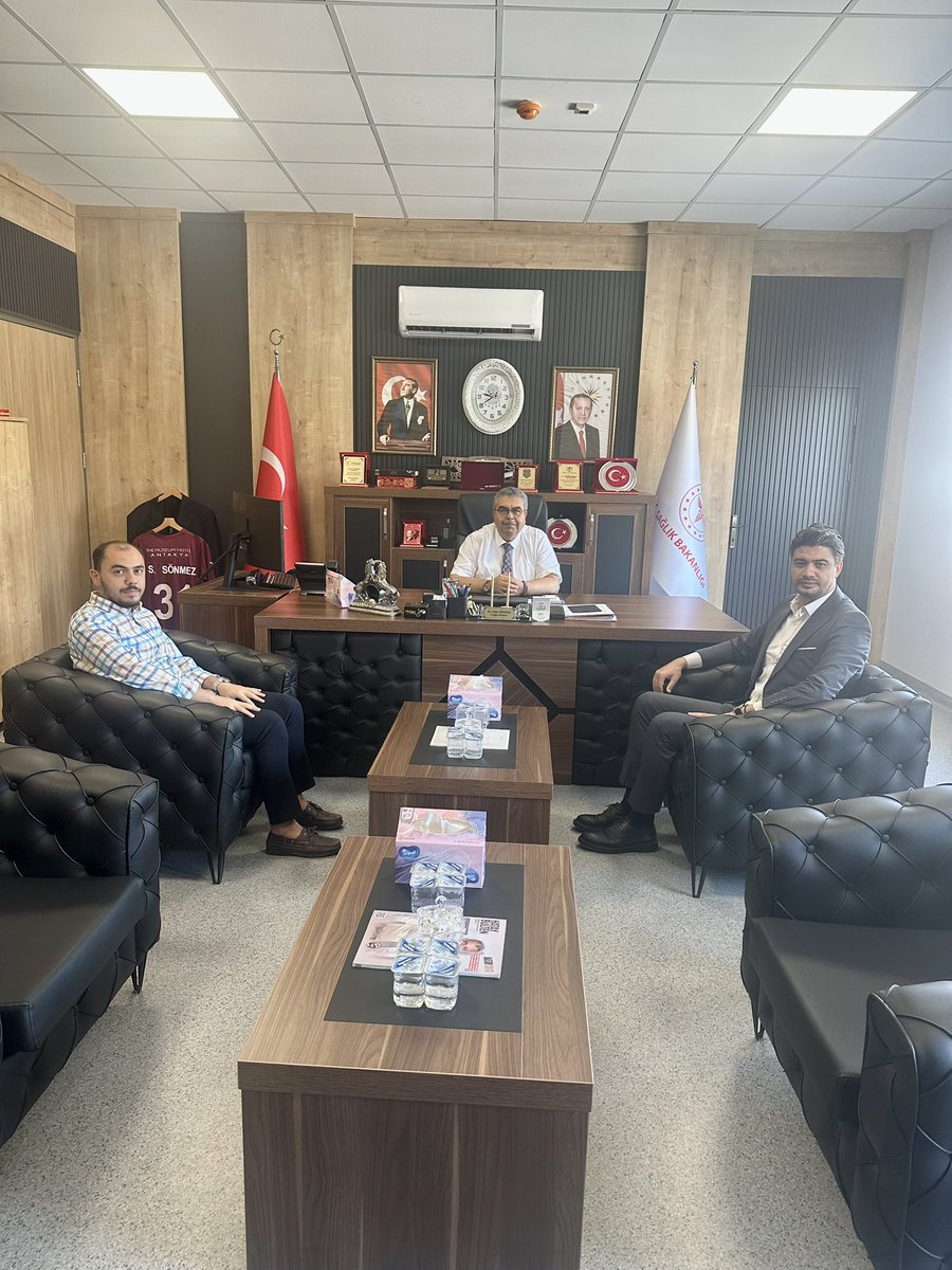 Hatay İl Sağlık Müdürümüz Sn. Sıtkı Sönmez’i ziyaret ettik. 

Şehrimizdeki sağlık altyapısı ve Aile Sağlığı Merkezlerinde yaşanan sorunları ilettik, çözüm önerileri üzerine verimli bir istişare gerçekleştirdik.

Nazik ev sahiplikleri ve ilgileri için teşekkür ediyorum.