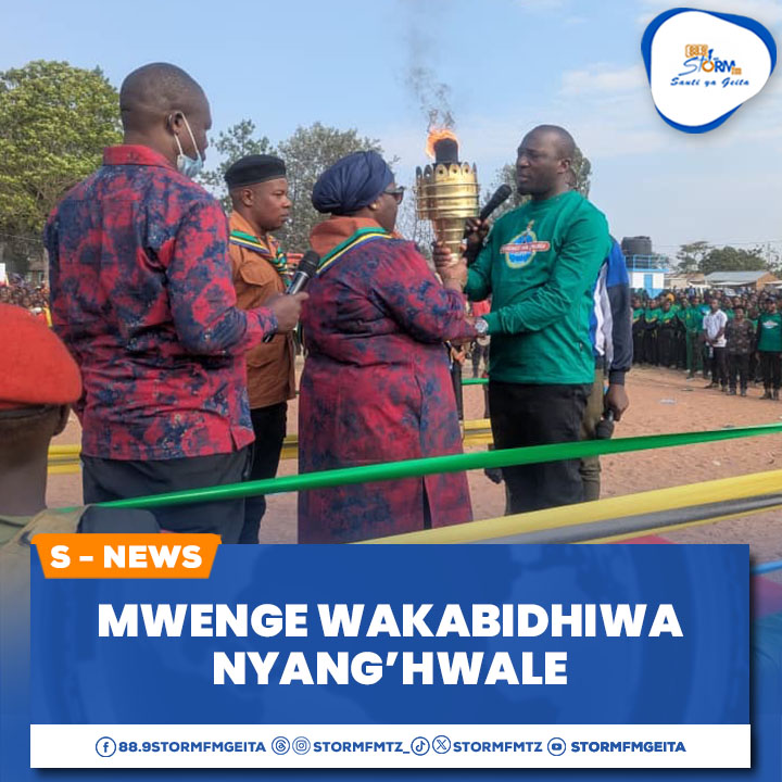 DC  Nyang'hwale Grace Kigalame ameupokea Mwenge wa Uhuru kutoka kwa DC Geita Hashim Komba.

Makabidhiano yamefanyika leo katika viwanja vya shule ya msingi Wavu na ukiwa wilaya ya Nyang'hwale utakimbizwa kwa KM 58 na kutembelea miradi 11 yenye thamani ya shilingi Bilioni 1.5.