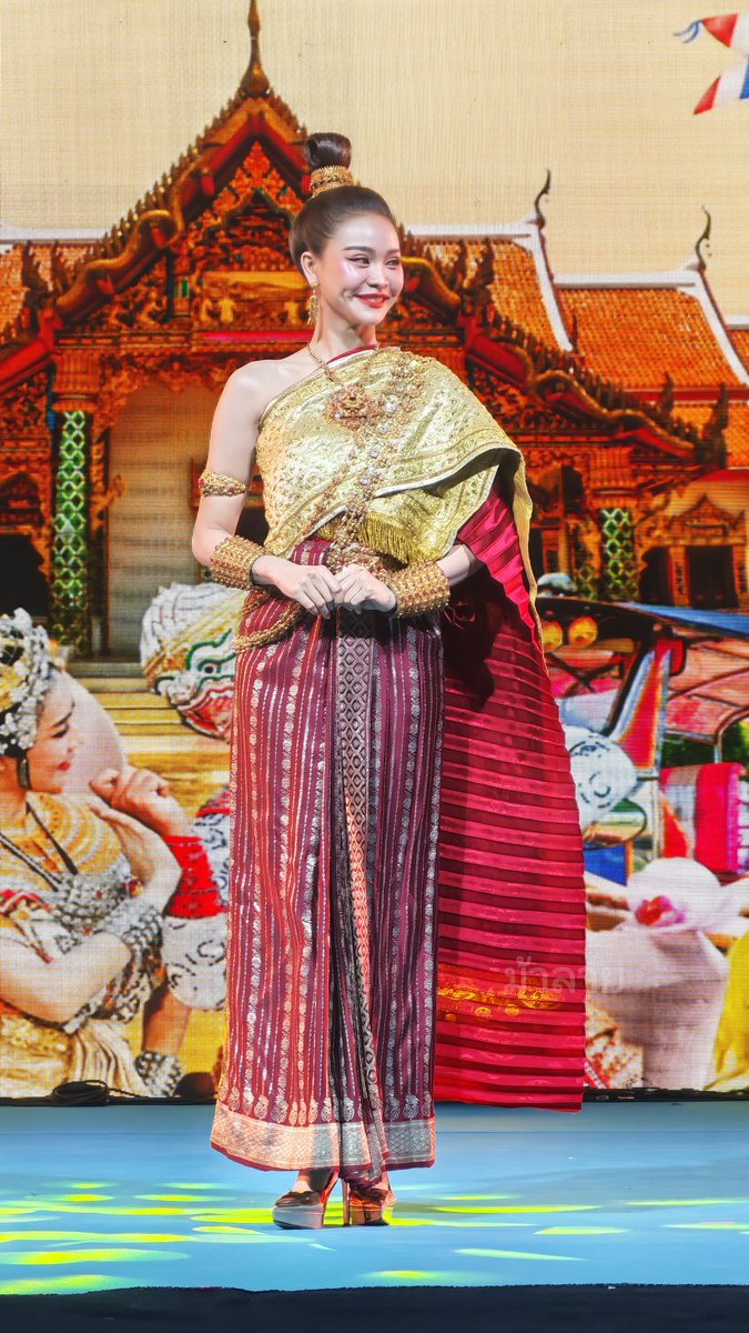 Trend For ENGLOT (TH) (@trendenglot_th) on Twitter photo ขอคนละ1ประโยคให้กับพี่ฟ้าในชุดไทยที่สวยสง่าที่สุดในวันนี้หน่อยค๊าา 😍🤍✨
#อิงฟ้าxวิถีถิ่นวิถีไทย
#อิงฟ้ามหาชน <a href="/EWaraha/">Engfa Waraha (ตัวจริง)</a> ขอคนละ1ประโยคให้กับพี่ฟ้าในชุดไทยที่สวยสง่าที่สุดในวันนี้หน่อยค๊าา 😍🤍✨
#อิงฟ้าxวิถีถิ่นวิถีไทย
#อิงฟ้ามหาชน <a href="/EWaraha/">Engfa Waraha (ตัวจริง)</a>