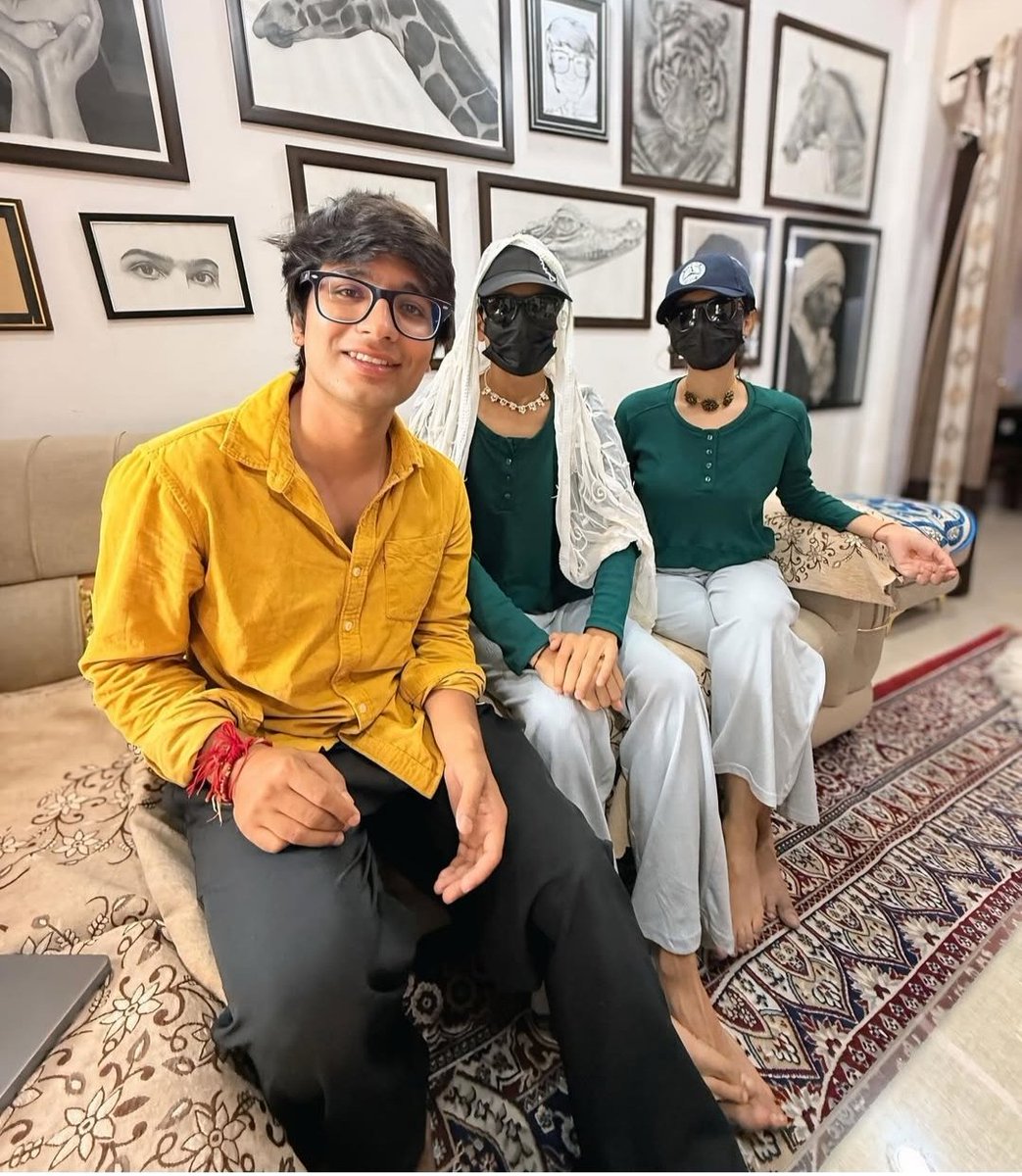 sourav_joahi's tweet image. 😃 piyushii

#piyushjoshi #souravjoshi #Trending #LaCasaDeLosFamososMx #trumpdead