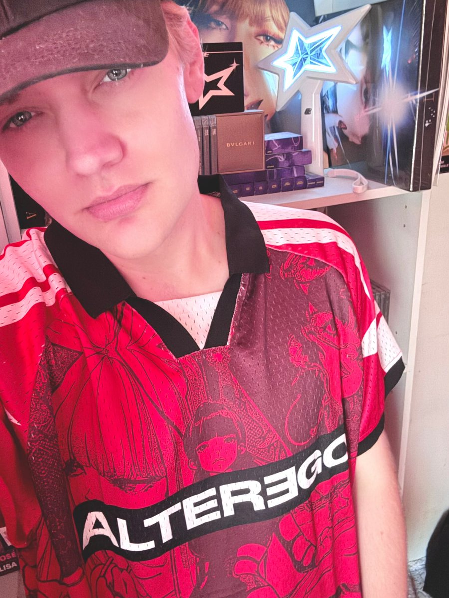 Got the new #AlterEgo 
Comic Jersey by #LISA!!!!

This is absolutely my new fav top!
The quality is legit comparable to that
of a professional soccer jersey!!!

<a href="/wearelloud/">LLOUD</a> #LALISA