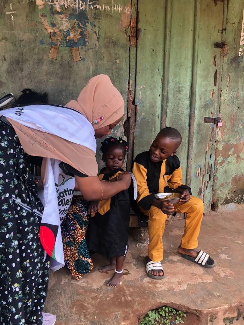 community_pot's tweet image. Recently, our door-to-door community outreach took us to Ayeye, Agbaje, and Idi-Oro in Ibadan North West.

In 3 hrs, 21 kids were assessed for malnutrition, 5 at risk got linked to our Nutrition Support Centre.

One step, one child, one community at a time!

#CommunityPot #NSC