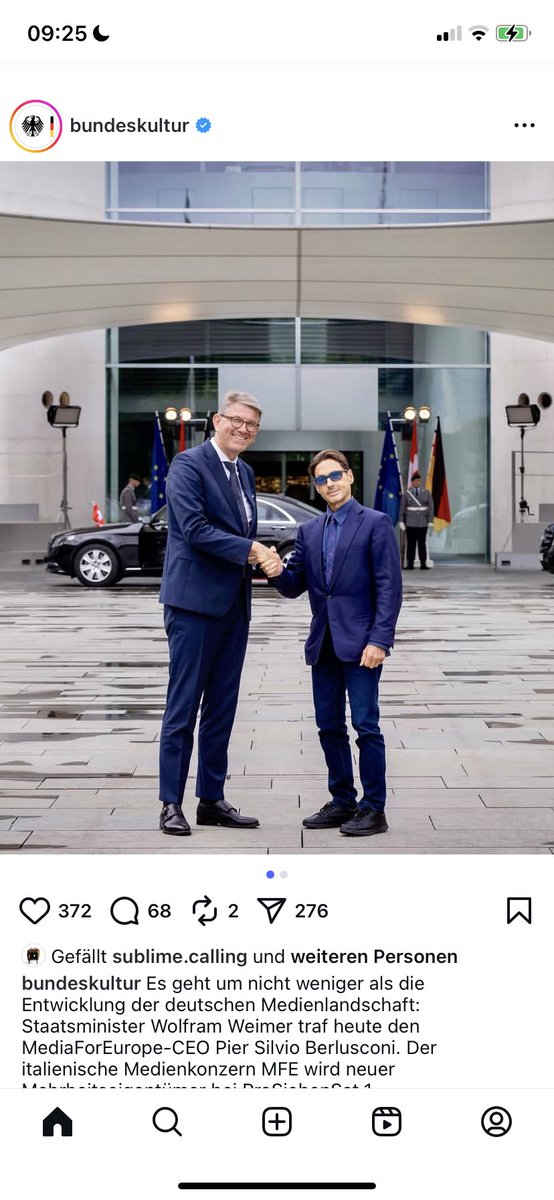 CordsenKnut's tweet photo. Starke Augsburger-Puppenkiste-Vibes in der Körperhaltung von Pier Silvio Berlusconi https://t.co/qgs0UnWFsK