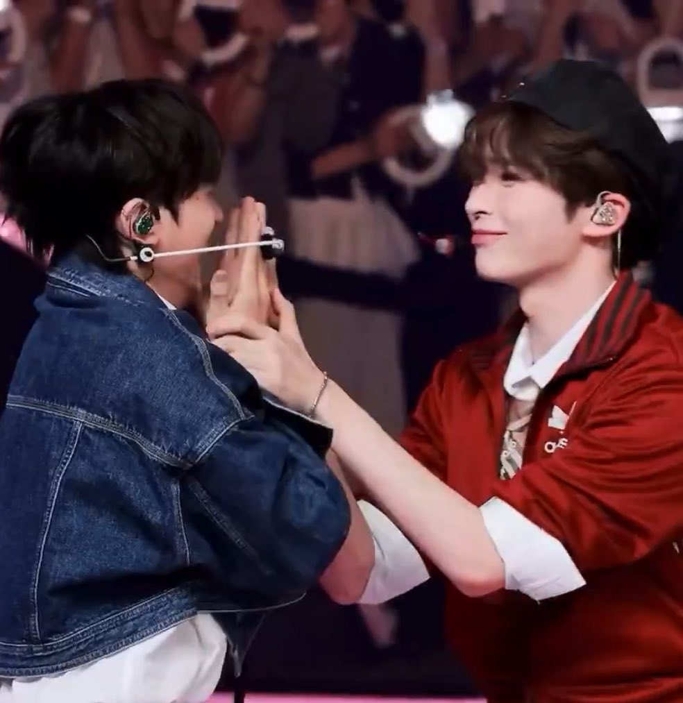 sungmtthw's tweet photo. GUYS 😭😭😭😭😭😭 THEYRE SO CUTE😭😭😭😭😭😭😭😭😭😭😭😭😭😭😭 https://t.co/4OTO4mfq4X