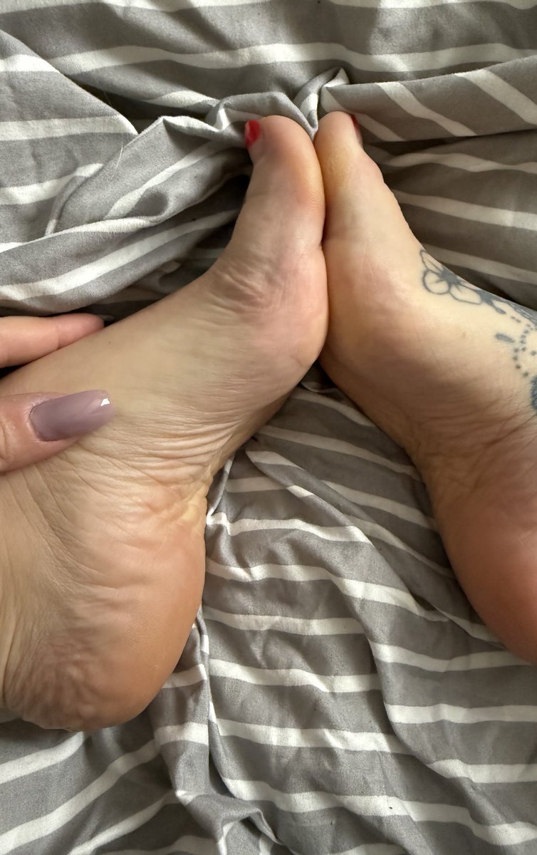 DaisyWildeFeet's tweet photo. Who wants to play? 

#feetworshi̇p #findom #feetfetısh https://t.co/3x2gTEB439