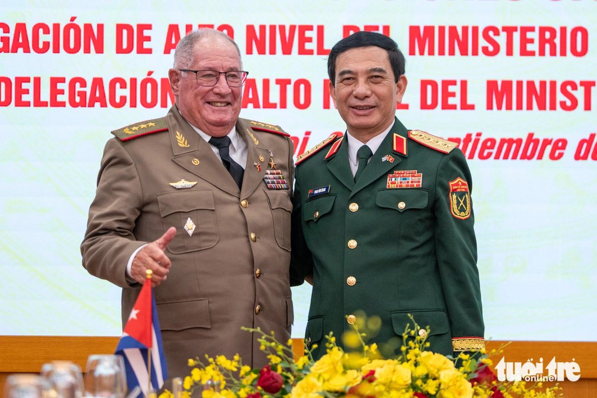 Rogelio Polanco Fuentes (@rpolancof) on Twitter photo General de Ejército Phan Van Giang, ministro de Defensa Nacional de #Vietnam, dio la bienvenida a la delegación encabezada por el General de Cuerpo de Ejército Álvaro López Miera, ministro de las Fuerzas Armadas Revolucionarias, de visita oficial en Hanoi. General de Ejército Phan Van Giang, ministro de Defensa Nacional de #Vietnam, dio la bienvenida a la delegación encabezada por el General de Cuerpo de Ejército Álvaro López Miera, ministro de las Fuerzas Armadas Revolucionarias, de visita oficial en Hanoi.