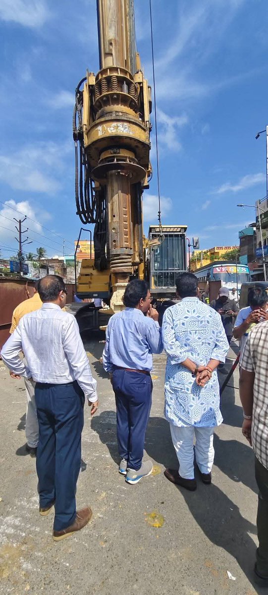 HelloBrahmapur's tweet photo. Here’s the latest update on the Brahmapur Gate Bazar flyover construction.
According to a recent report, the construction has officially begun following a groundbreaking ceremony presided over by the local MLA, K Anil Kumar. https://t.co/XvYL8o1R90