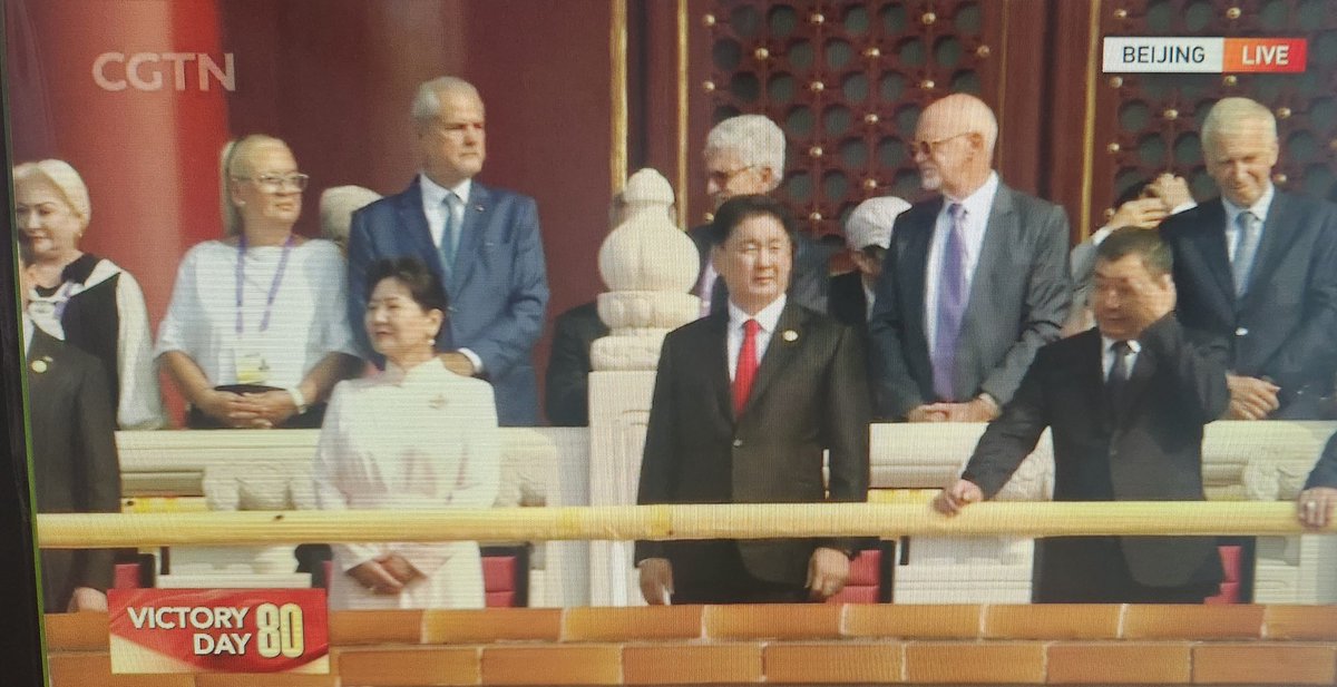 Манай мангар Японыг дарсан дайны баярт эхнэрээ дагуулаад оччихсон, Тян Ань Мэн дээр парад хүлээж аваад Путин, Ким Жон Ун нартай тууж явна.