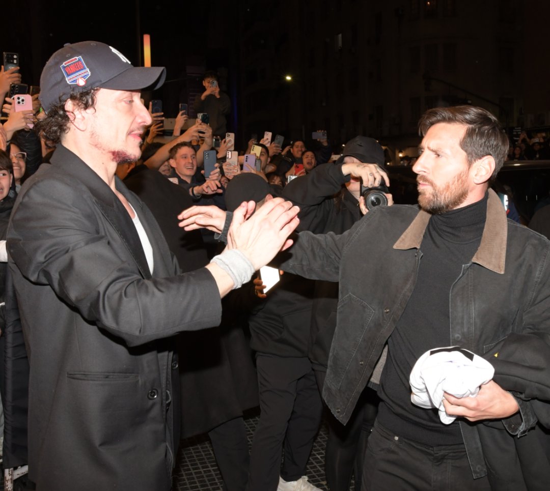 Leo Messi sorprendido por <a href="/vazqueznico/">Nicolas Vazquez 🇦🇷</a> 

laubfal.com/nico-vazquez-s…