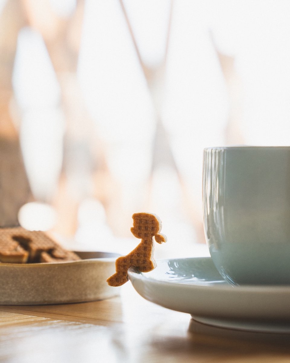 FUJIKOMUSEUM's tweet image. ＼ 本日9/3（水）発売！／

台湾のスイーツブランド
『SunnyHills サニーヒルズ』とのコラボ商品が
3F「ギフトコーナー藤子屋」に新登場！

バナナワッフルクッキー（8枚入り）
3,200円（税込）
愉快で可愛らしいパズルのような
型抜きクッキーです！
くわしくはこちら fujiko-museum.com/blog/?p=36775/