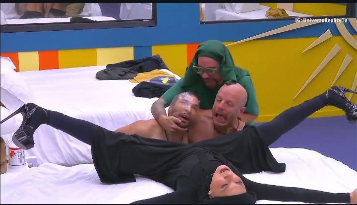 Creo esto es mucho mejor y da menos cringe que esto