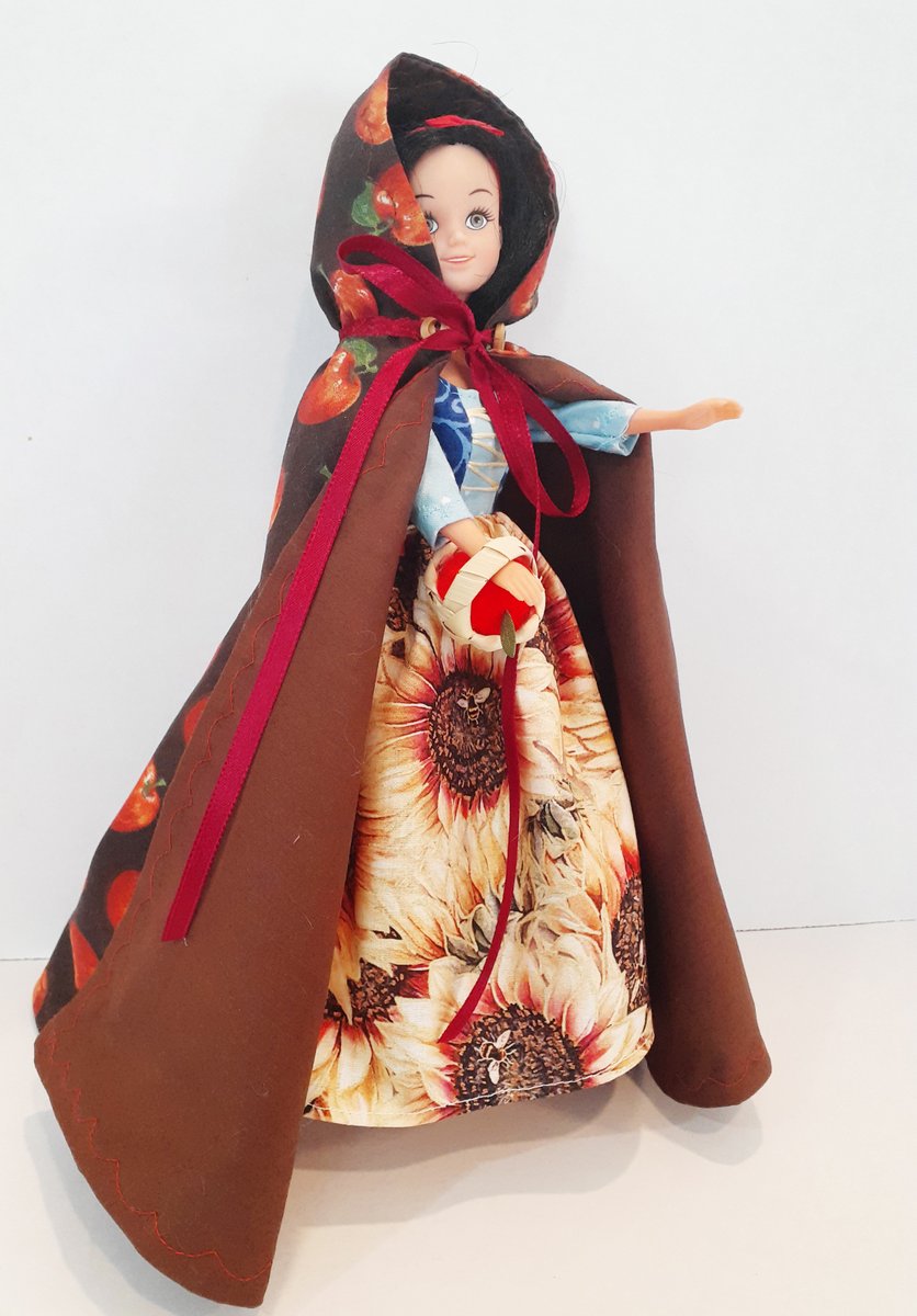 tang_misty's tweet image. An eccentric  Snow White! The Bikin dolls can have some pretty expressive faces, haha.  So since she's kind of odd looking to begin with, I decided to go a  little more wild with my print choice than usual. 

etsy.com/listing/436282…

#ooak #snowwhite #bikin #rescuedolls