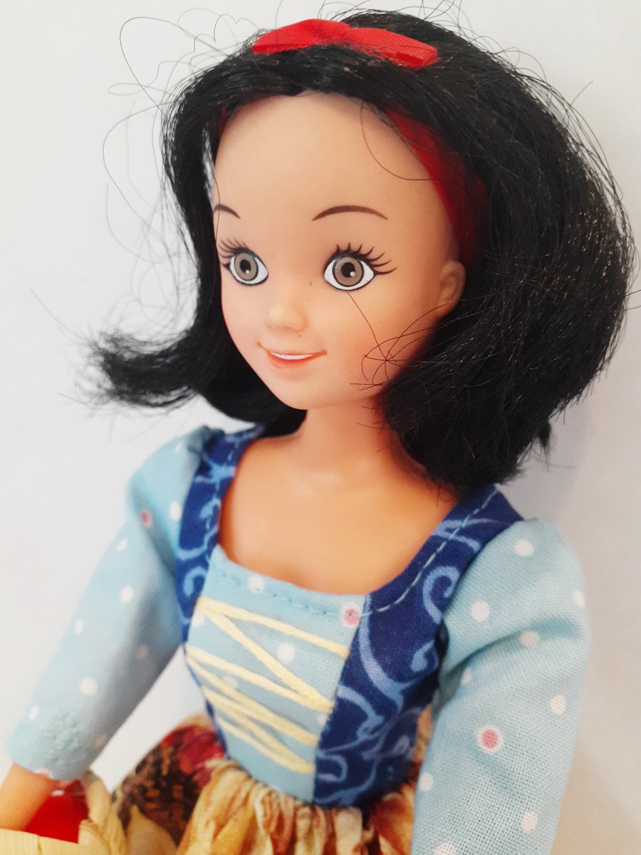 tang_misty's tweet image. An eccentric  Snow White! The Bikin dolls can have some pretty expressive faces, haha.  So since she's kind of odd looking to begin with, I decided to go a  little more wild with my print choice than usual. 

etsy.com/listing/436282…

#ooak #snowwhite #bikin #rescuedolls
