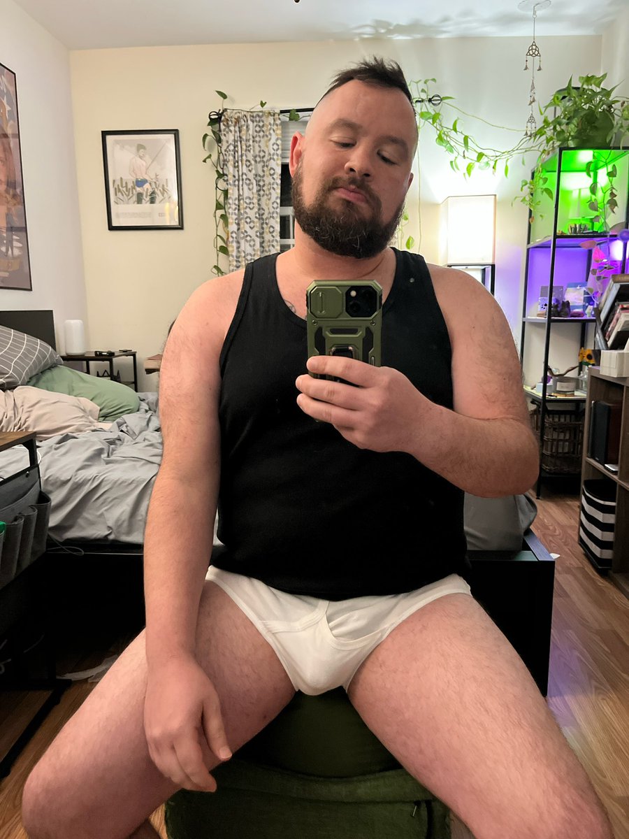 burlyk3n's tweet photo. Happy Tuesday #twt #briefs #whitebriefs #tightywhitietuesday #tightywhities https://t.co/lePrt9lav1