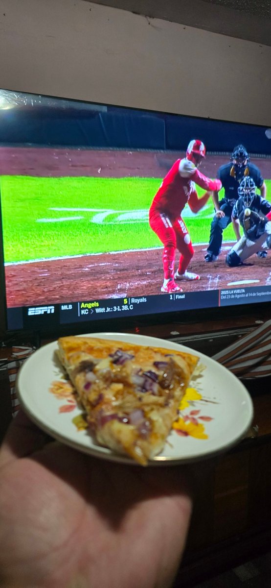 ILUESS_RR's tweet photo. Llegaron las Pipsas! disfrutando del excelente juego y la transmisión por #LMBxESPN @JESanchez_ESPN @EitanBenezra , hoy ganan los pingos @DiablosRojosMX https://t.co/7c5Z1PqeVz