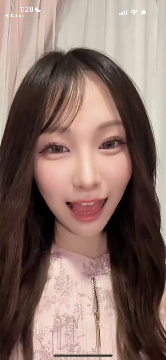 Silver74654Man's tweet photo. 可愛い子の銀歯たまらん❤️ https://t.co/kL3ERNQfsU