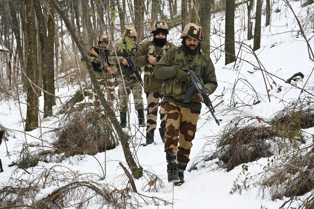 CISFHQrs's tweet image. Patrolling with precision, powered by teamwork-Together, building the unshakable strength of #CISF—Where Unity Becomes Strength and Strength Becomes Security.

This is how #CISF safeguards the nation, anytime, anywhere.

#ShieldOfSecurity #Teamwork #Patrolling #Discipline…