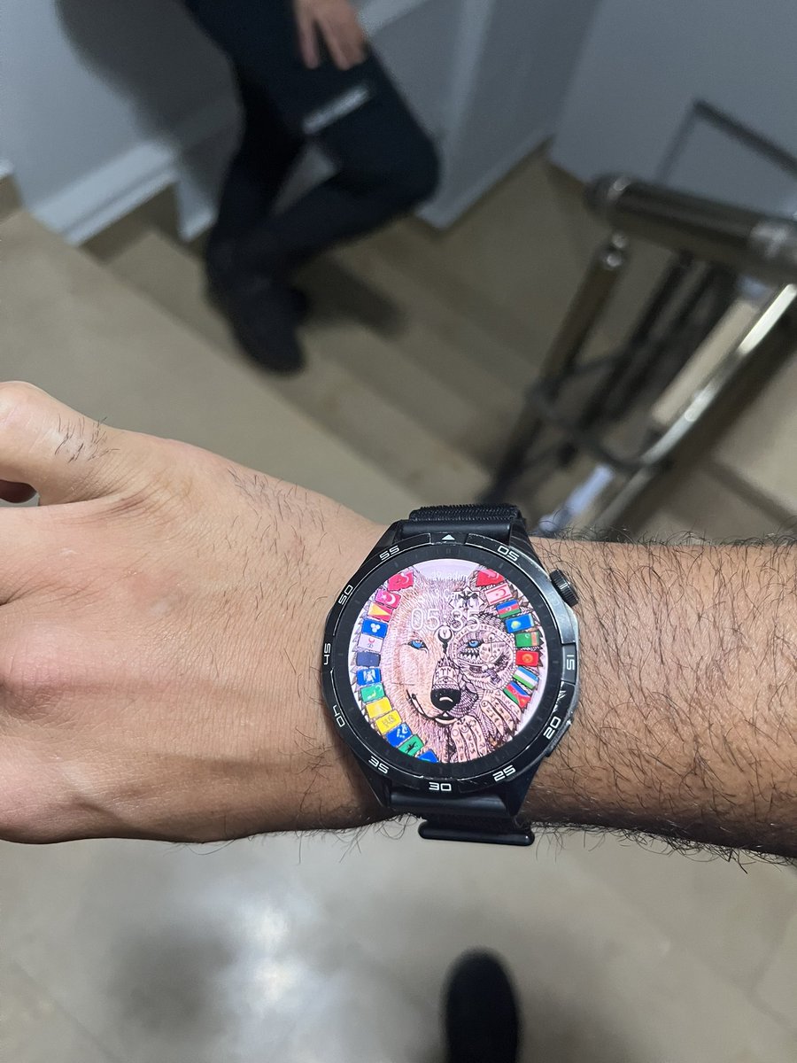 Çevik kuvvete atanan arkadaşım bende kalıyor sabah 5’te kalkıp bırakıyorum. Geçen yıl üst devreleri nasıl yaptıysa şimdi onlar da aynı şeyi yenilere yapıyor. Bu tamamen ego tatmini. Hayatta hiçbir başarısı olmayan kendini geliştirmemiş insanlar böyle davranışlarla tatmin oluyor