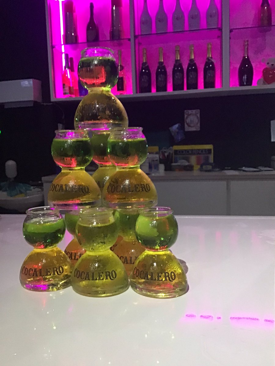 渋谷ジャバウォックOPENしました！     
本日は              

りんご　　　　13:00-18:00  
ゆぅ　　　　　18:00-23:00
けんけん　　　20:00-05:00    

でお待ちしております‼️

本日は昼から営業してます🌟
夜の部はゲームの日⋆͛🎮⋆͛