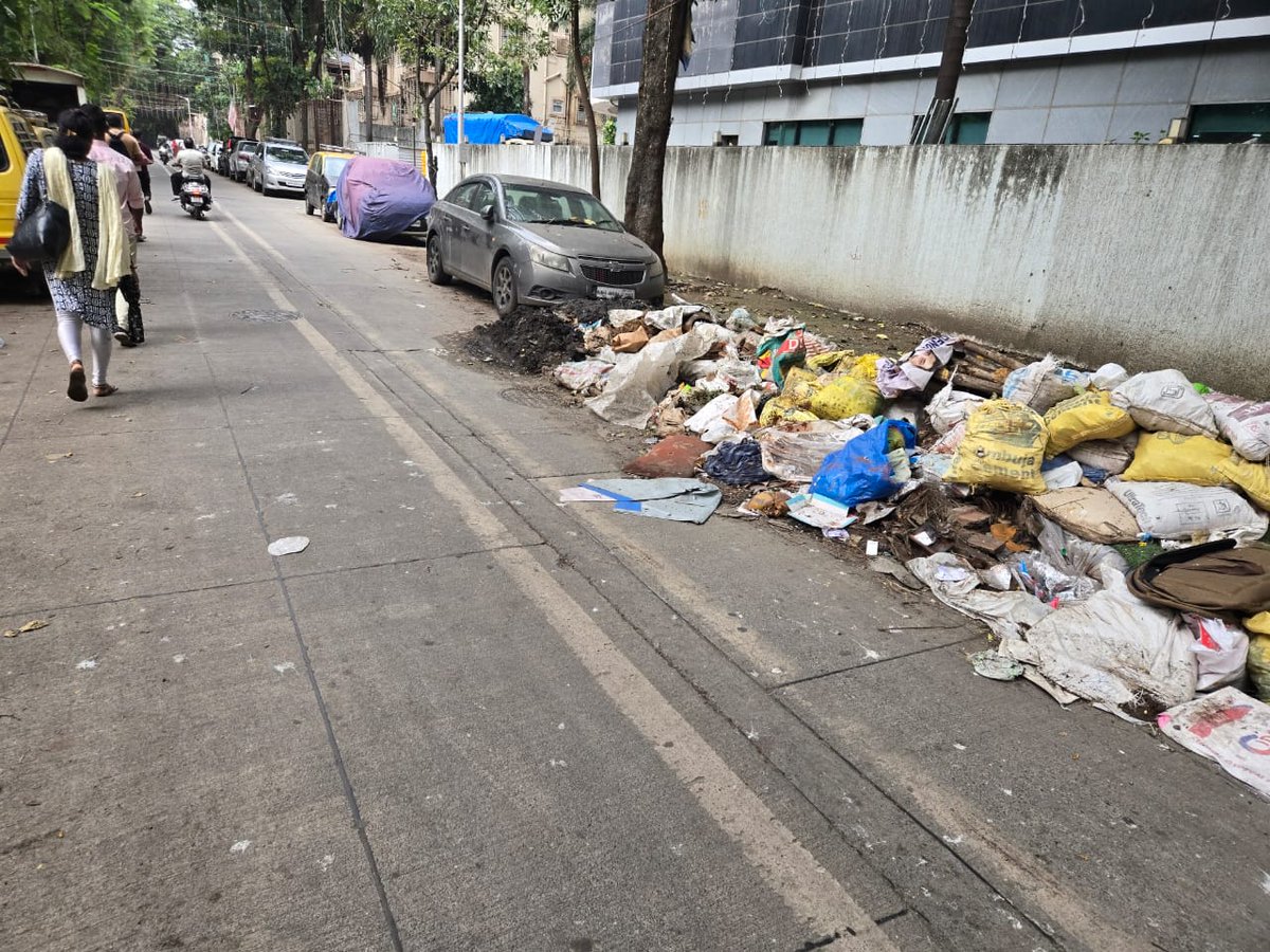 Just last week, this footpath was cleared of garbage n debris. 
Now , allegedly, some contractors have begun dumping here. 
This, if unchecked, could be a  serious problem in the future. 
Location: Wockhardt Hospital back gate. 

Pls resolve asap 

Attn: <a href="/rais_shk/">Rais Shaikh</a> .. pls help.