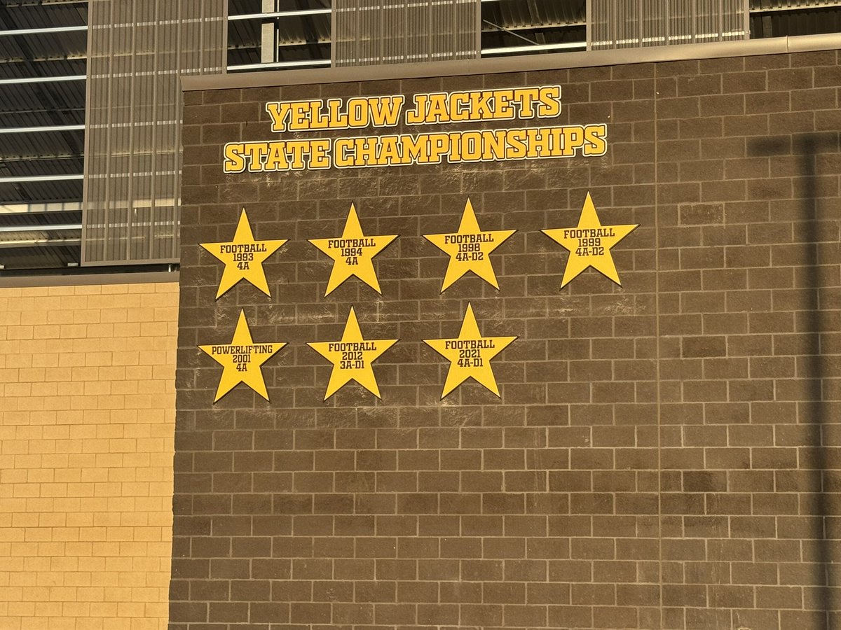 Swung by Art Briles Stadium in Stephenville while in town for some high school volleyball. The place looks amazing. 

The stadium makes its debut Friday when the Yellow Jackets host Everman.