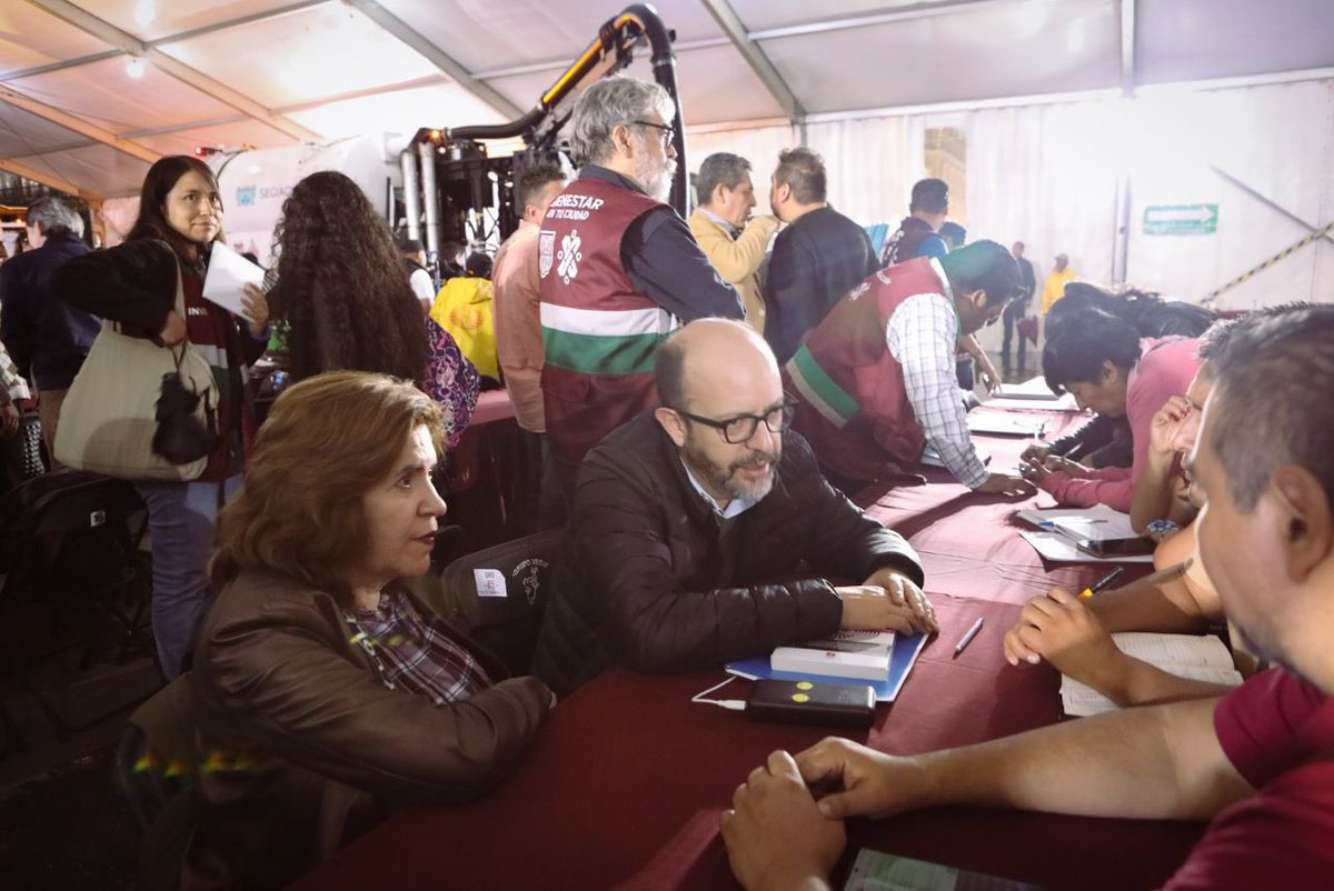 En la #CapitalDeLaTransformación, con la #JefaDeGobierno <a href="/ClaraBrugadaM/">Clara Brugada Molina</a>, escuchamos y atendemos personalmente a la ciudadanía para construir junt@s soluciones y bienestar. 

Nos vemos el próximo martes en el #ZócaloDeGobiernoCiudadano. 

<a href="/INVICDMX/">INVI CDMX</a> 
<a href="/Comision_CDMX/">Comisión CDMX</a>