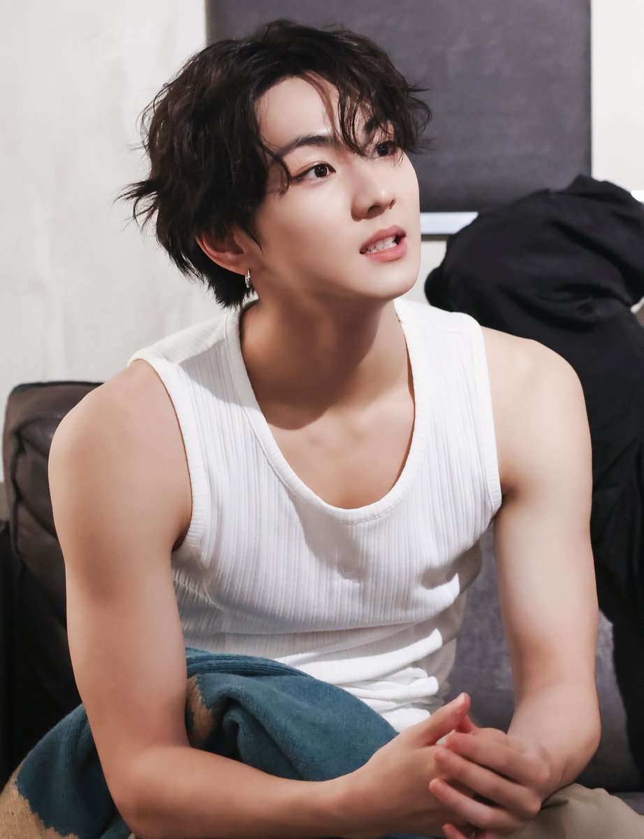 YANG JUNGWON??!?!!??)!? $)$