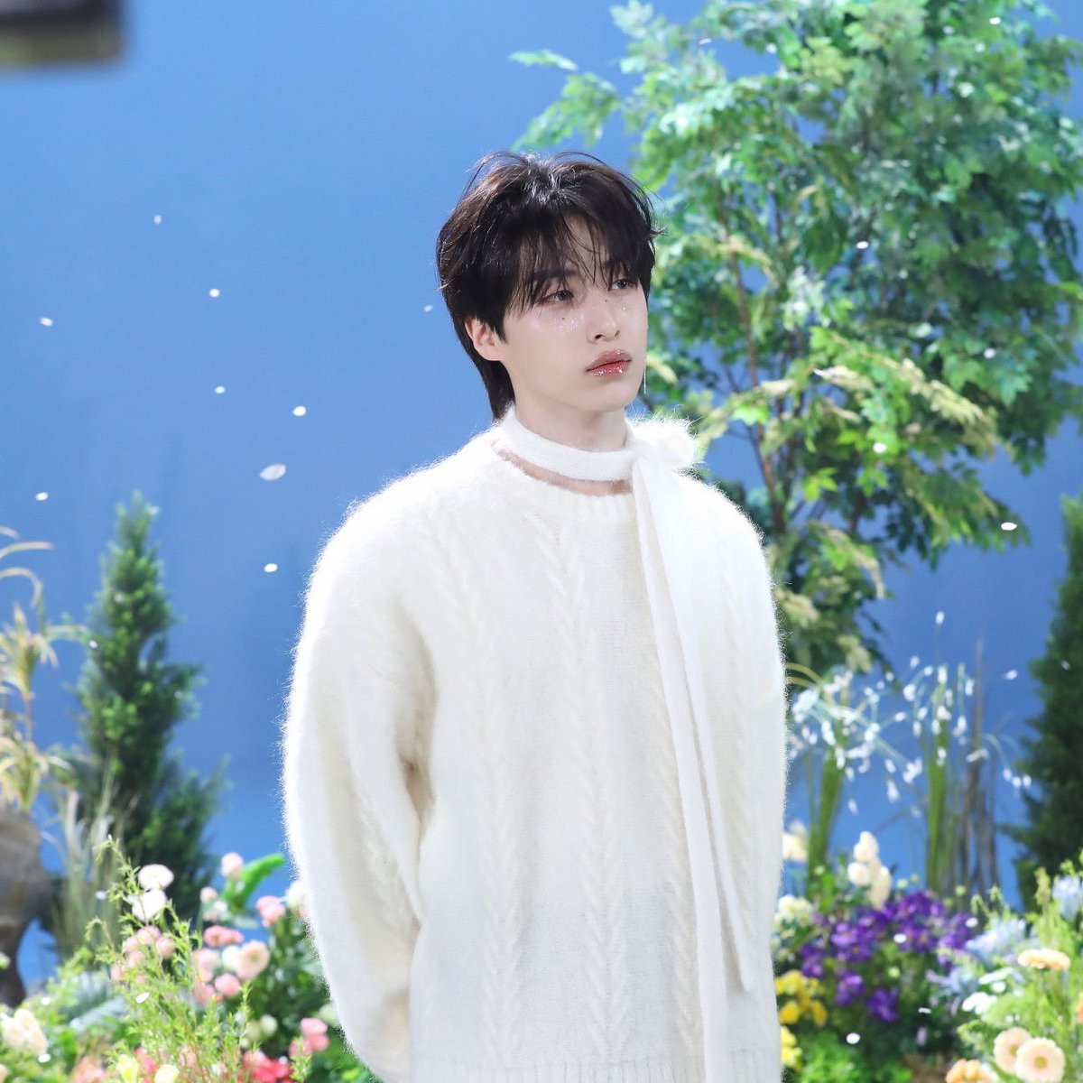 us! makan daging dengan nasi anget, bro xion ganteng banget