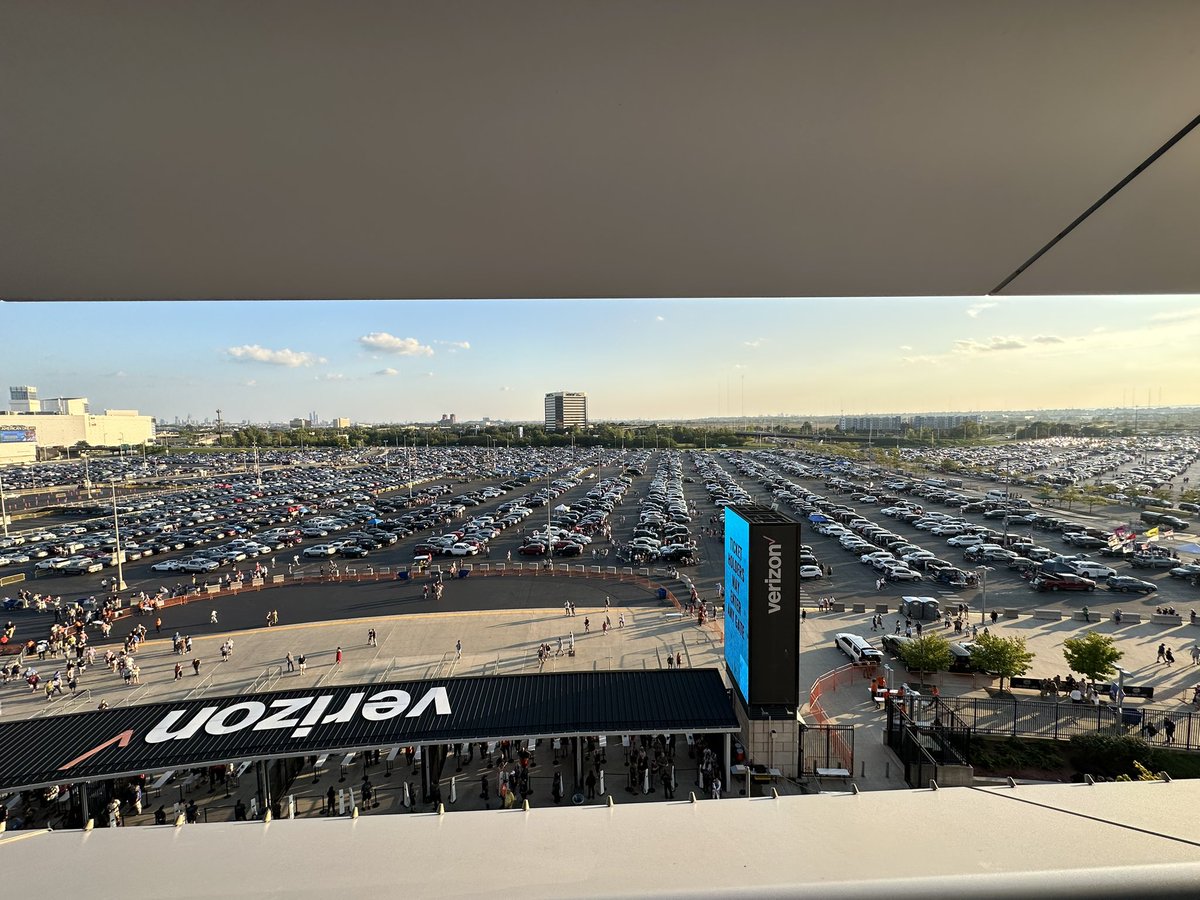 BDoltri's tweet photo. Exactly 2 years ago, “down the shore everything's all right”…
My 📹 from third level, @MetLifeStadium , East Rutherford, NJ, 🇺🇸.
On September 3, 2023.
❤️🎸🇺🇸🎷🇮🇹❤️🚂❤️
#FromItalyForBruce
#Springsteen
#SpringsteenTour2023
#SpringsteenTour2024
#SpringsteenTour2025
#September3 https://t.co/Sch6pH32YR