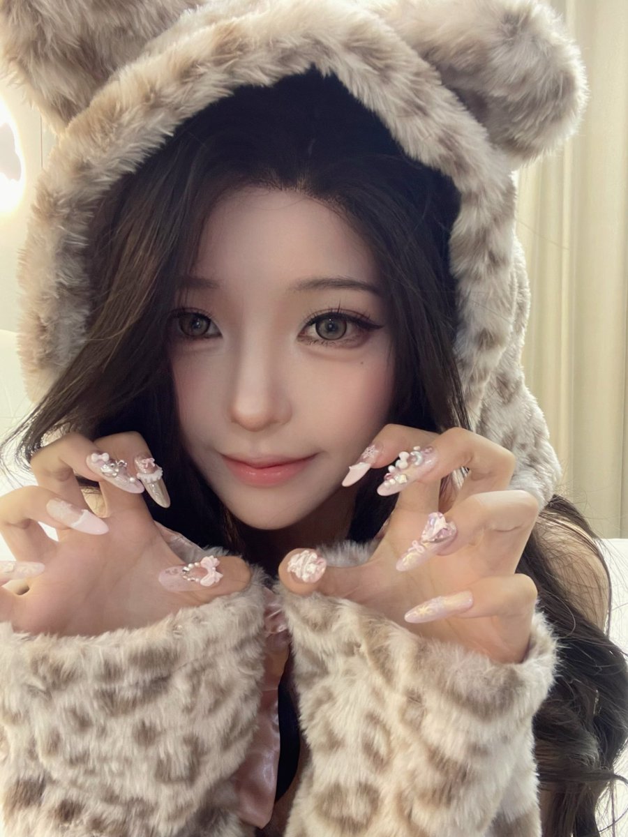 WenCount12's tweet photo. 进字母圈被踢了，没钱买低温蜡烛，用的热熔胶，被m举报给群主了 https://t.co/ev1HF4sdBF