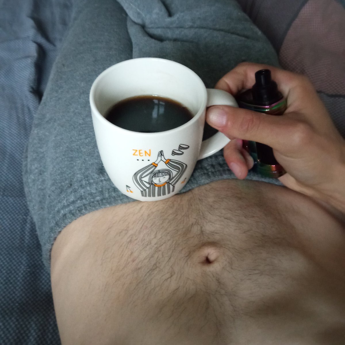 Кофе и сигареты? Нет. 
Coca Cola &amp; Vape 😅