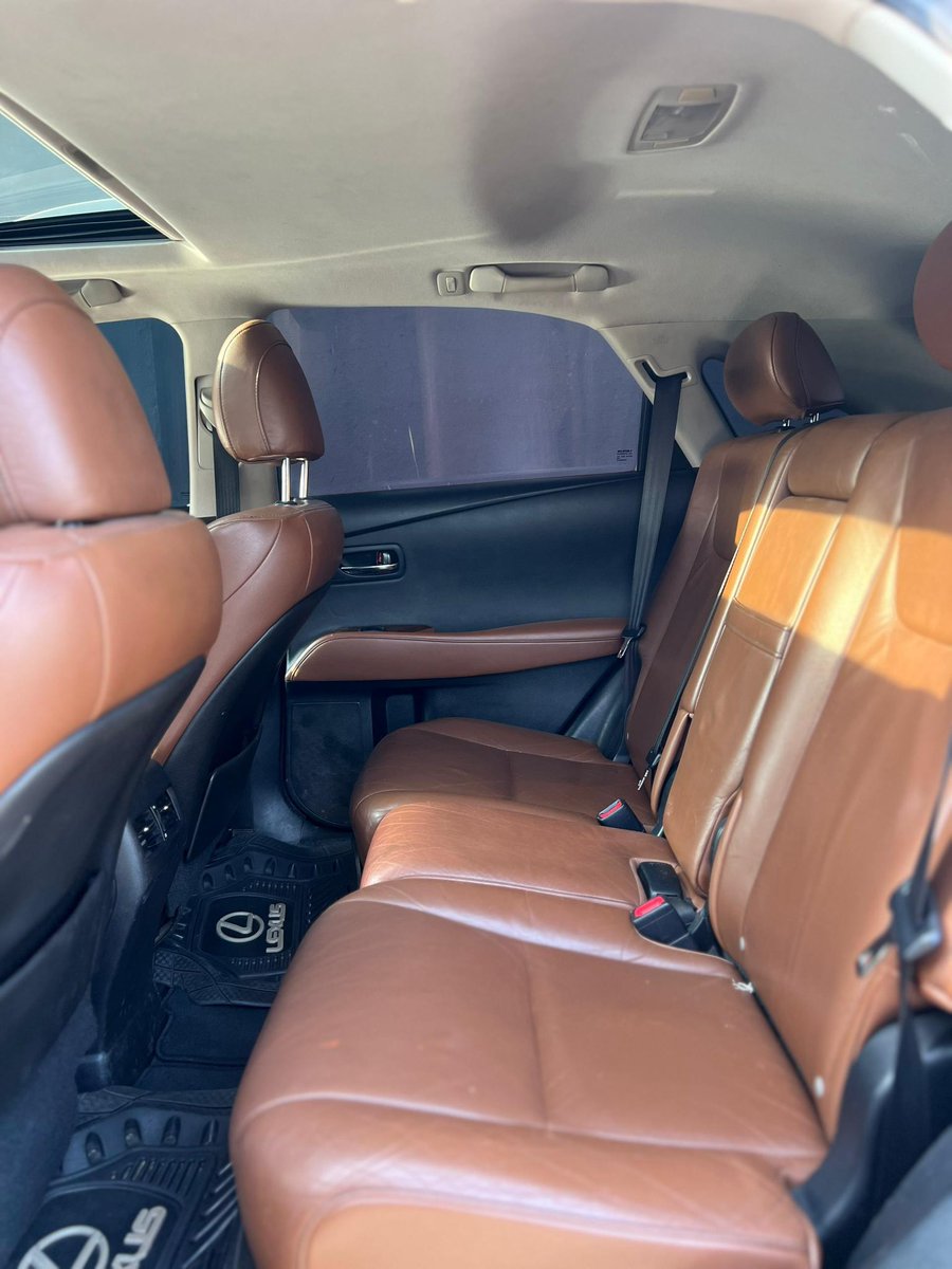 phantom__autos's tweet photo. 🔹2013 Lexus RX 350
— Registered
▪️Black on Tan Interior
▪️Heated & Ventilated Leather Seats
▪️Power-Folding Mirror | Sunroof
▪️Assists {Park, Blind Spot} | Head-Up Display
▪️Duty Paid ✅ | Fully Cleared
💰₦18.5 Million
#PhantomAutos #LexusRX350 #LexusNation #NaijaCars #SUVNaija https://t.co/XfnzTjNoy6