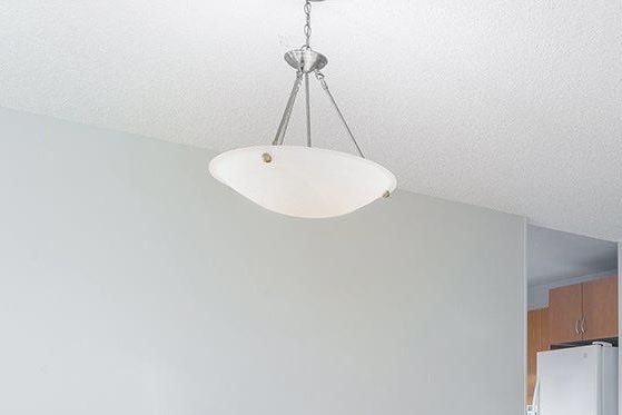 DIY
ダイニングのライト変えました。

ぶどうライトと言ってます。

もともとついてたのも悪くなかったけど
気に入ったのがあったので
リノベーションのタイミングで交換