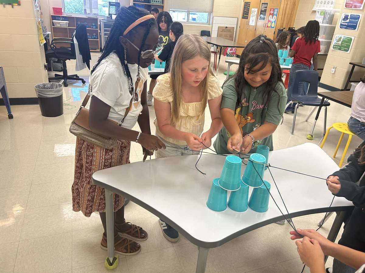 Mrs. Flores ⚓️💙 tweet media