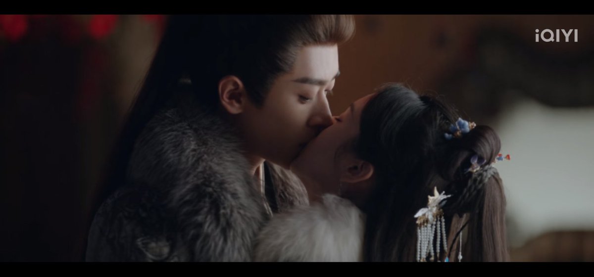 femeec's tweet photo. Omg one of the sweetest proposal scene 💕🥰 #LegendOfTheFemaleGeneral #ep33 I love the development of the romance of Xiao Jue and He Yan.
General Feihong & General Fengyun 💕
#ZhouYe #RyanCheng https://t.co/cqvezBm3eW