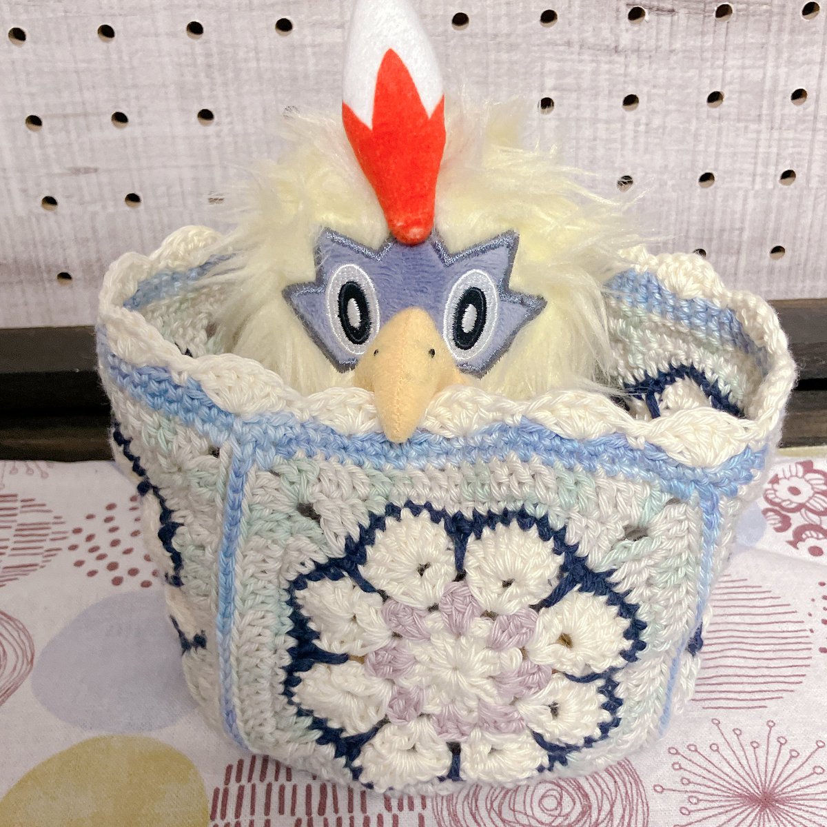 トートバッグを作りたくてですね
その前に練習するか～って小さめサイズで試作していたのでした。小さすぎてバッグとしては使いづらいサイズになったので、持ち手はつけずにぼんちゃんの巣にでもしようかなーーという仕上がりになりましたね😂