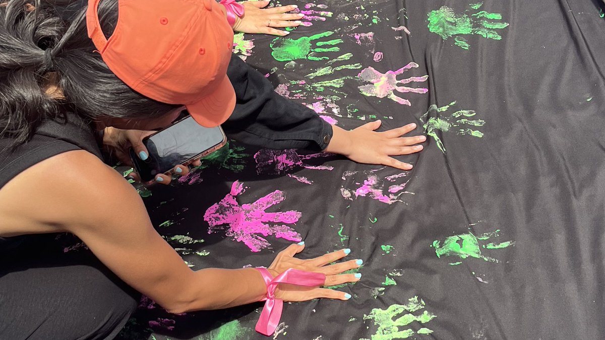 on Wednesday we wear PINK 🩷__🩷 !!