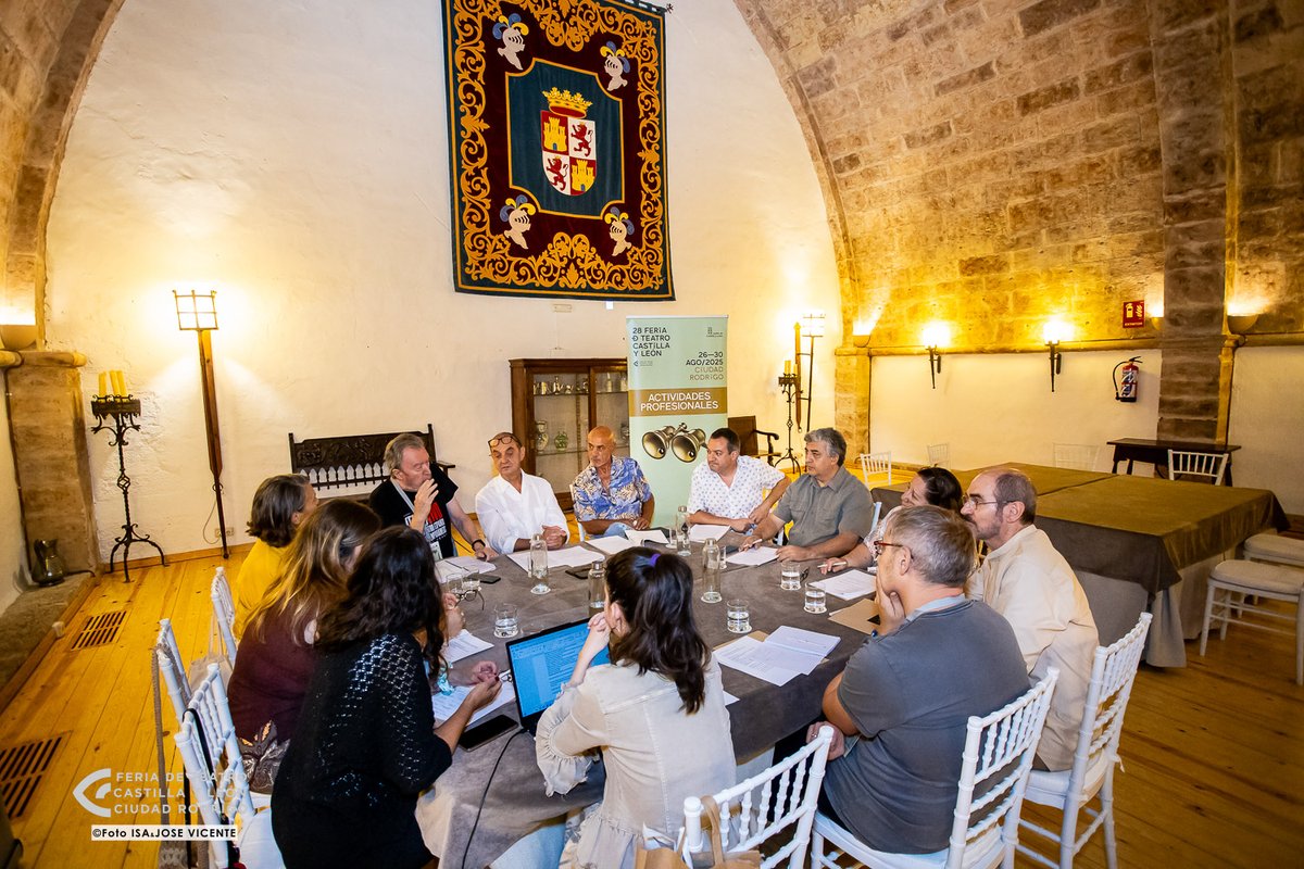 🧐📰Carlos Gil estuvo en nuestra #28FeriadeTeatro. Gil reflexiona sobre lo vivido en el marco de esta Feria, como el encuentro celebrado con <a href="/artesacyl/">ARTESA CyL</a> que abordó la presencia de las AAEE en los medios. Gracias, Carlos y, como dices, ¡paso a paso!

artezblai.com/paso-a-paso/?i…