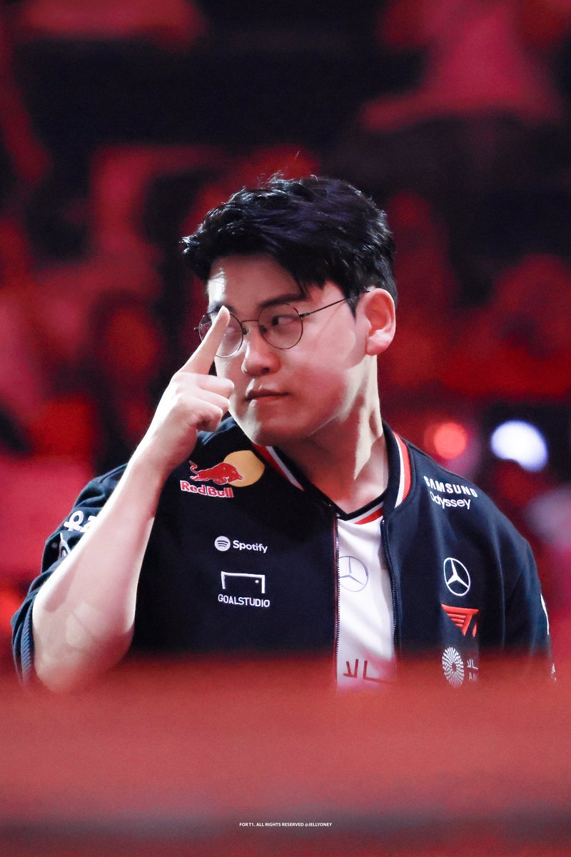 2024-2025 
같은 포즈인데… 성장한 모습은 다들 느꼈을 거야.