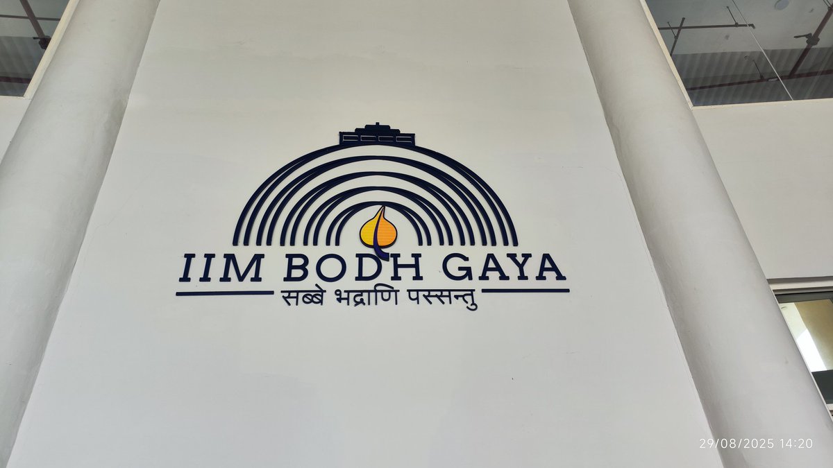 "सब्बे भद्राणि पस्सन्तु"