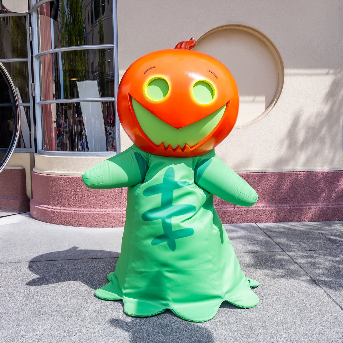 DtimesDream's tweet photo. 【#USJ】ポップでかわいいパンプキン姿！
ユニバーサル・スタジオ・ジャパン「スマイリーズ・ハッピー・ハロウィーン・グリーティング」 初開催☆
詳細→https://t.co/amXzinPme9 https://t.co/kThWlb8CwE