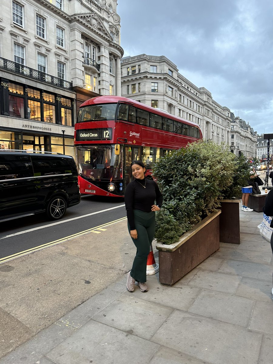 Alba_Gonzalez94's tweet photo. #london 
#EFlondon 
Education first school 🤓 https://t.co/gZqmGYEjWZ