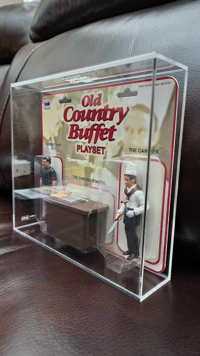 FlightMikeX's tweet image. This is my, one of one. 🍽️
The Old Country Buffet Playset by @distractfig — featuring ‘Gimmie That Guy’, The Carver, and the carving station.
Sealed in acrylic, forever preserving buffet glory. 🥩✨
#OneOfOne #DistractionFigures #OldCountryBuffet