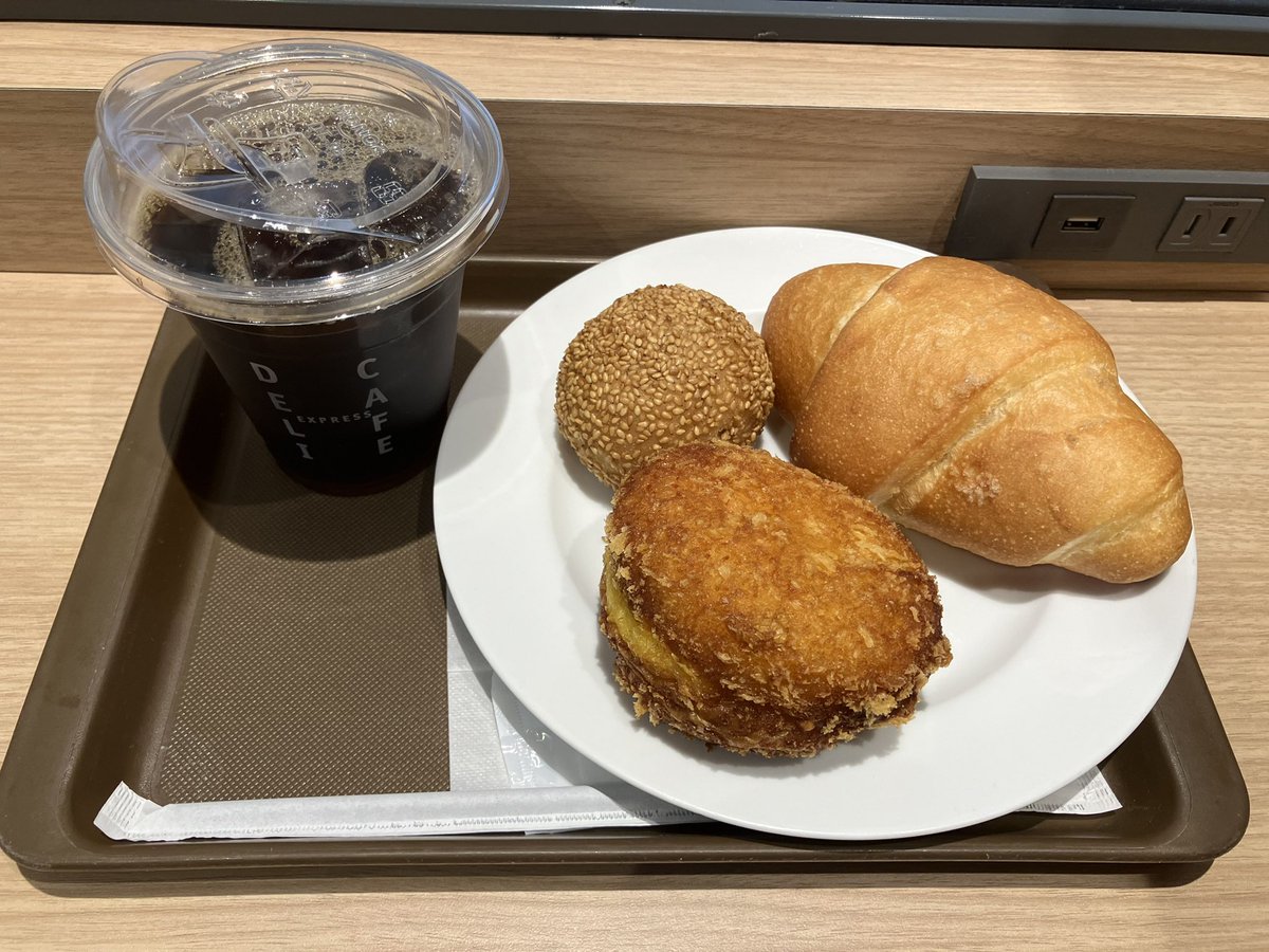 #MMM765
もう一軒のお風呂屋さんに行く前に京橋のカフェで食べてます。