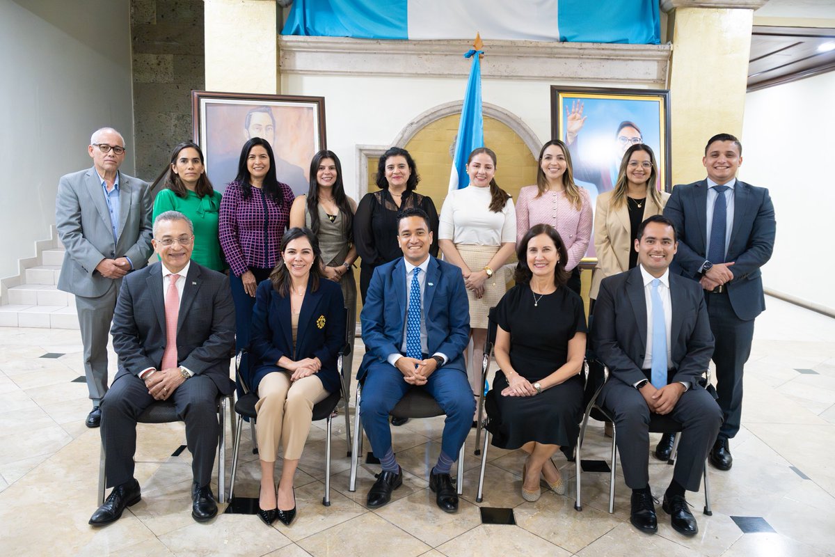 La jefa del secretariado del Foro Global sobre Transparencia e Intercambio de Información con Fines Fiscales, Zayda Manatta, se reunió con <a href="/MarianaRiosHN/">Mariana Ríos</a>, Directora Ejecutiva del SAR; <a href="/ChristianDCHn/">Christian Duarte</a>, Ministro de Finanzas; <a href="/MarcioSierraD/">Marcio Sierra Discua</a>, director de la CNBS y otros representantes