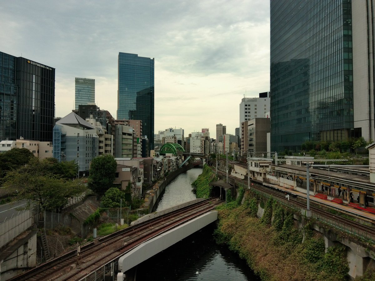 あー、用事してたらめちゃ曇ってるじゃないか😭

Kodak PIXPRO C1