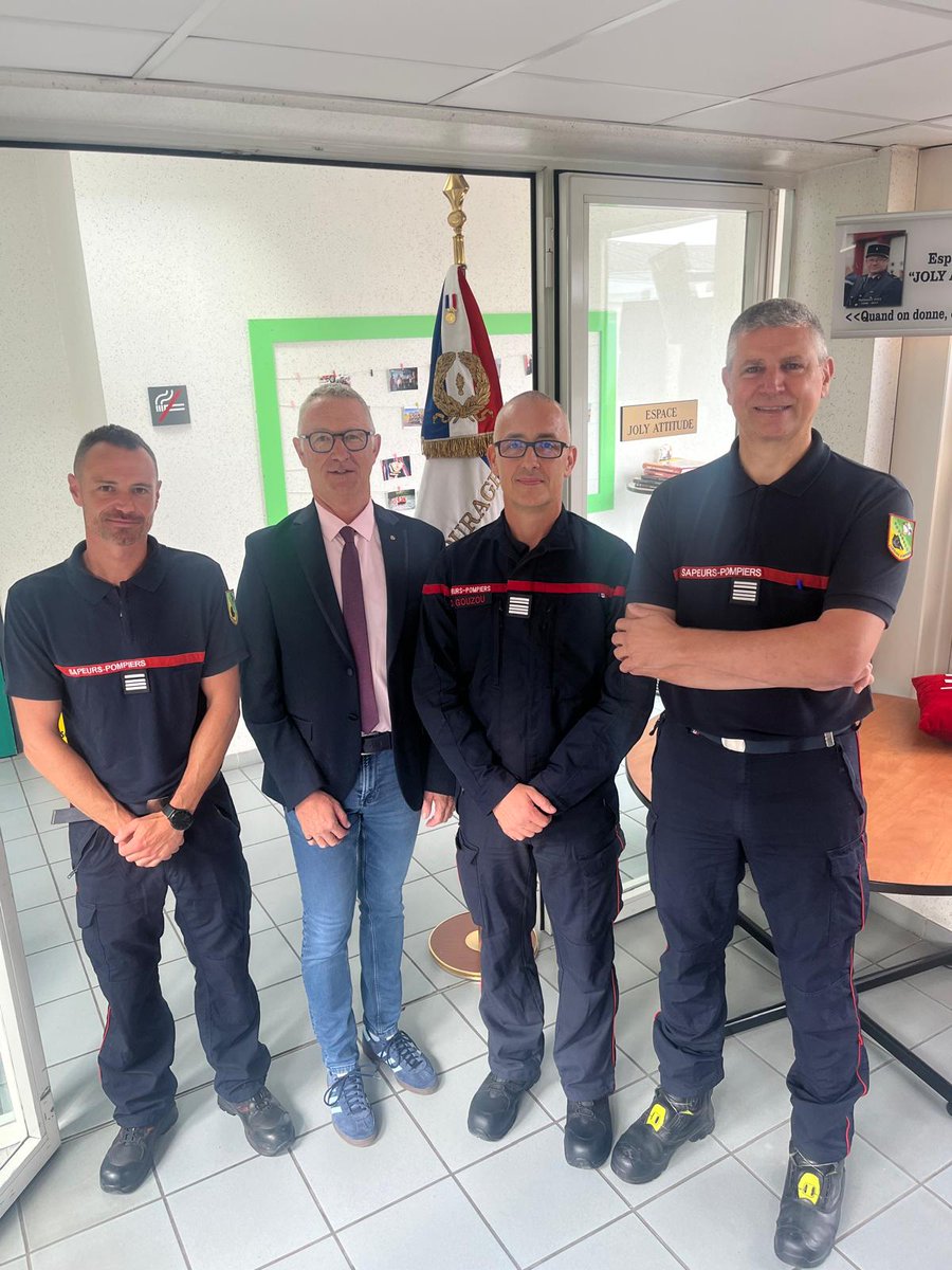 sdis08's tweet photo. Le Col HC Christian JEANDEMANGE #DDSIS08, le Col David GOUZOU #DDASIS08 et monsieur Yann DUGARD, #PCASDIS, ont eu le plaisir d'accueillir le Cdt Grégory DENTURCK, qui prend la direction du CIS #CharlevilleMézières. Bienvenue 🐗🫡.
#Pompiers08 #Ardennes #sdis08 #Préfet08 https://t.co/kQ6cxdcRDz