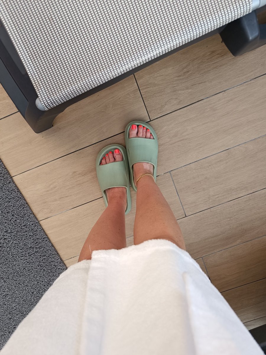 Du bezahlst den Spa Aufenthalt deiner Herrin 💸 Diene oder geh weiter..