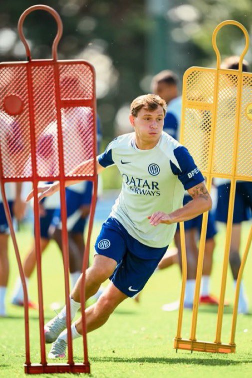 M07Si's tweet image. جمهورنا مسكين والله فرحان بصفقتين ماتسوى ربع قيمه نونيز وللفريق الرديف .. 

بدل رفع مستوى الفريق لمنافسات اسيا والدوري 
وقعوا مع لاعبين ماتتعدى اعمارهم ٢٠ سنه 

كان طموحنا .. لكن هذا طموحهم .. 

كلها ٥ جولات وبيحضر بلانيس وسوزا الفاشلين لحالهم فالجوهره .

استصغار الاتحاد يحزنني .