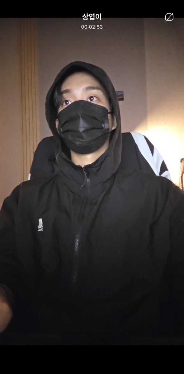 상엽이 눈이 되게 동그래요..👀